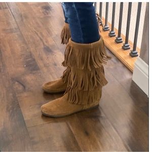 Minnetonka tan women’s mocassin leather boots,  size 7